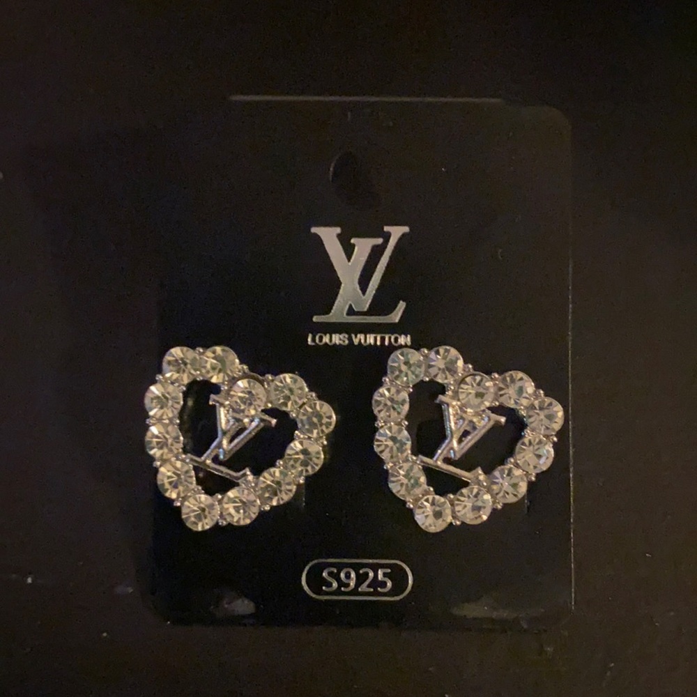 BRAND NEW EARRING